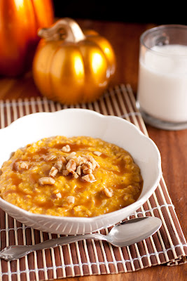 Pumpkin Pie Oatmeal with Caramel Sauce