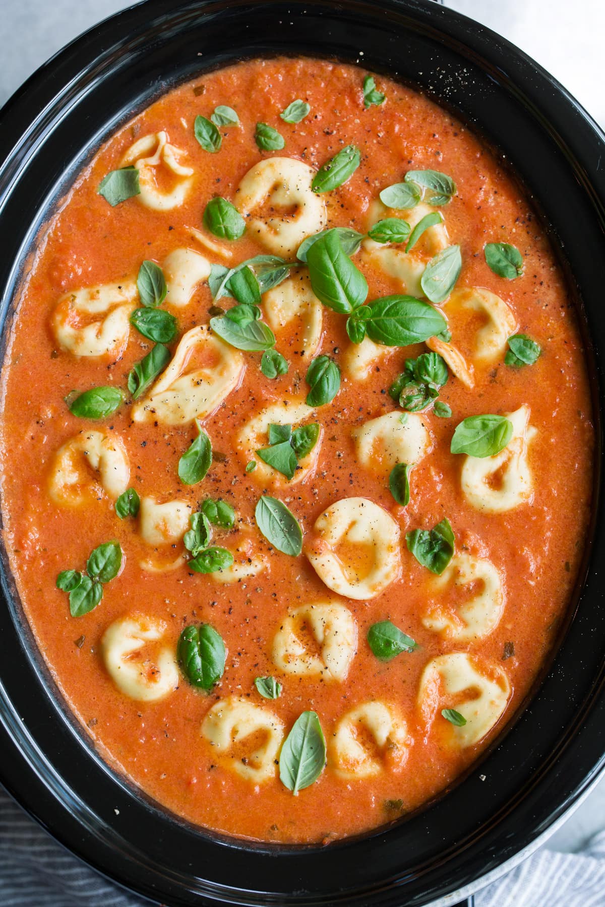 Slow Cooker Tomato Basil Tortellini Soup