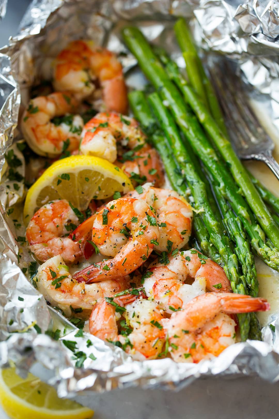 grilled shrimp in foil with asparagus