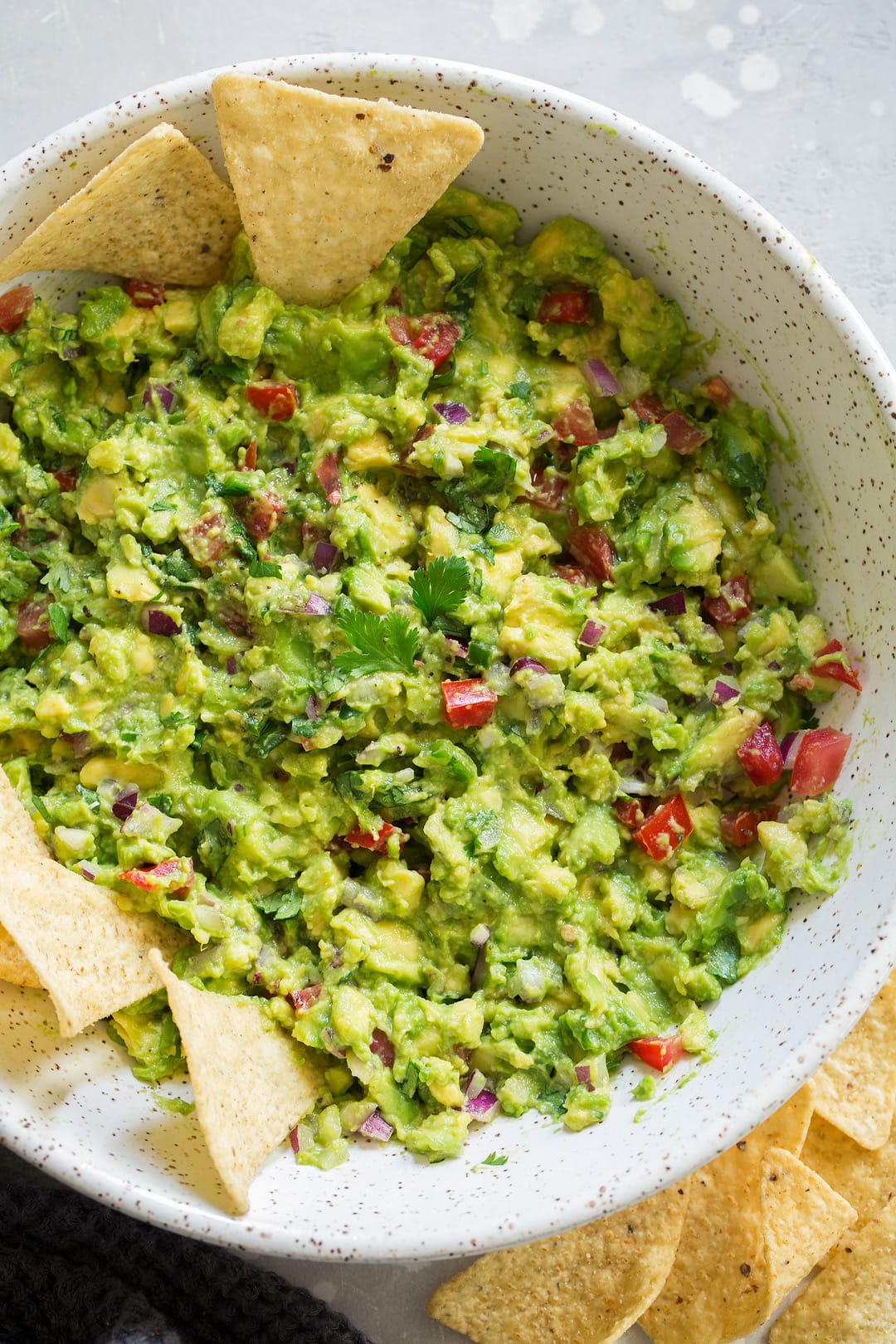 The BEST Guacamole Recipe! easy homemade guacamole recipe in a serving bowl