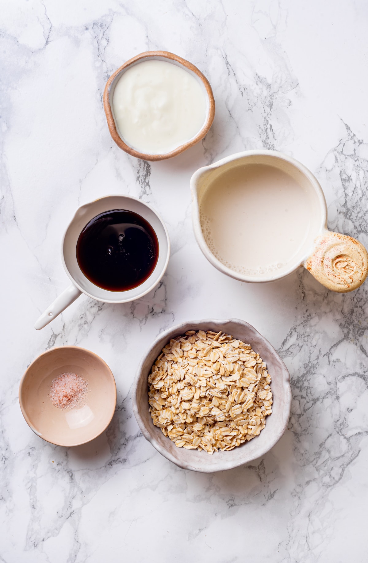 Learn how to make the best overnight oats that are rich, creamy, and perfect for breakfast on the go. Change it up with 5 amazing flavors! Ingredients needed for overnight oats.