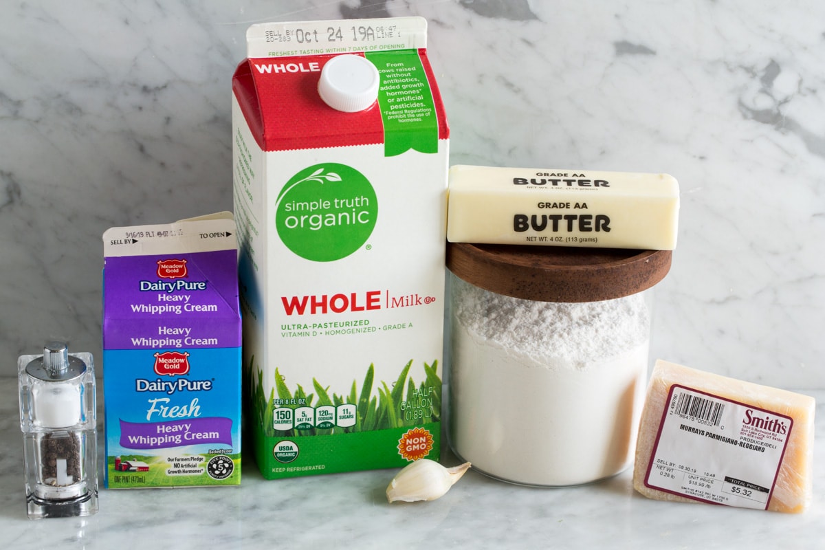 Best Alfredo Sauce - made with half milk and half cream so it's not too heavy, and includes plenty of parmesan for incredible flavor! So easy and seriously delicious! #alfredosauce #alfredo #fettuccinealfredo #dinner #pasta Alfredo sauce ingredients.