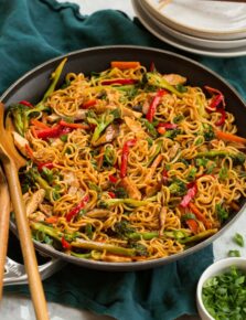 Stir fry noodles with bell peppers, carrots, broccoli, mushrooms and chicken.