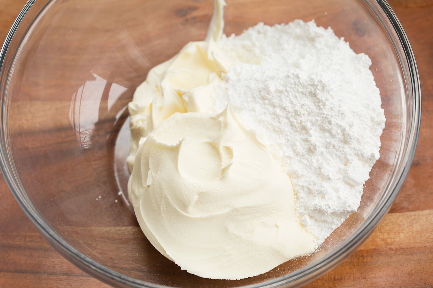 Tiramisu Cupcakes Mascarpone with powdered sugar.